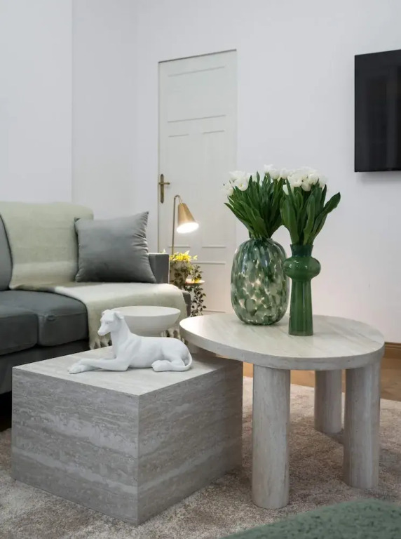 Calea 3BR Victoriei Stunner - Two Living Rooms - Balconies on the Avenue