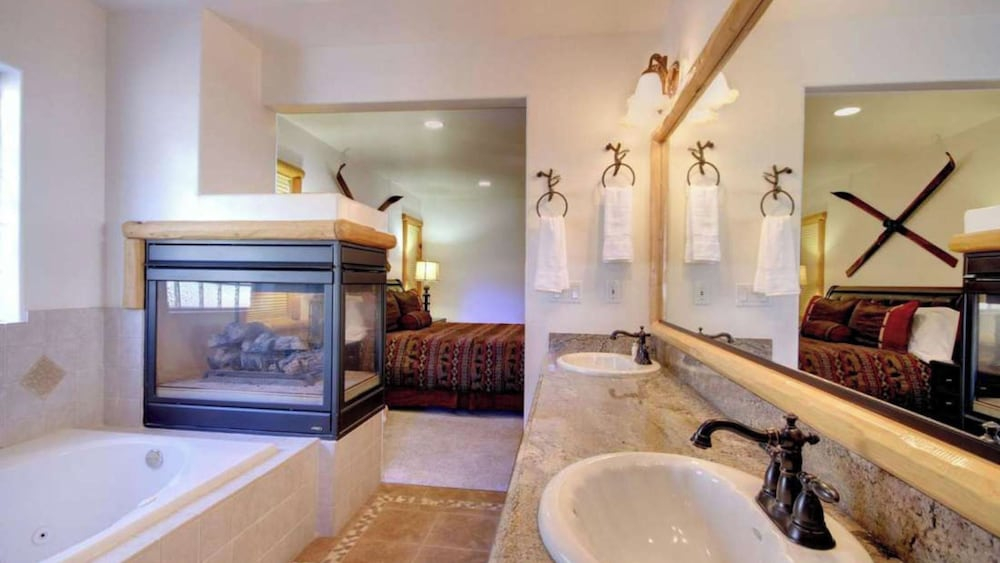 Starlight Retreat by Avantstay Gorgeous Log Style Home w Incredible Views