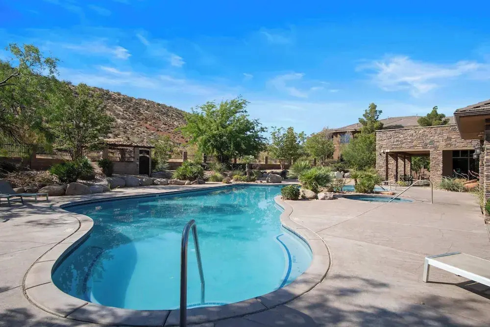 Utahs Beauty w/ Desert & Mtn Views