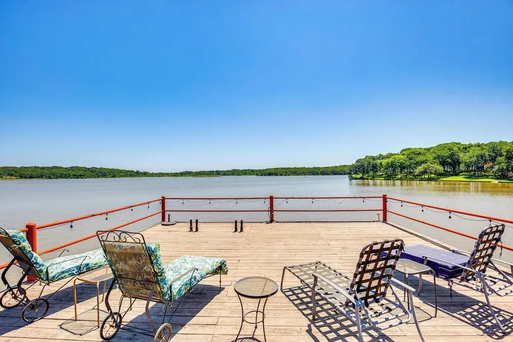 Views & Private Dock: Lakefront Eustace House!