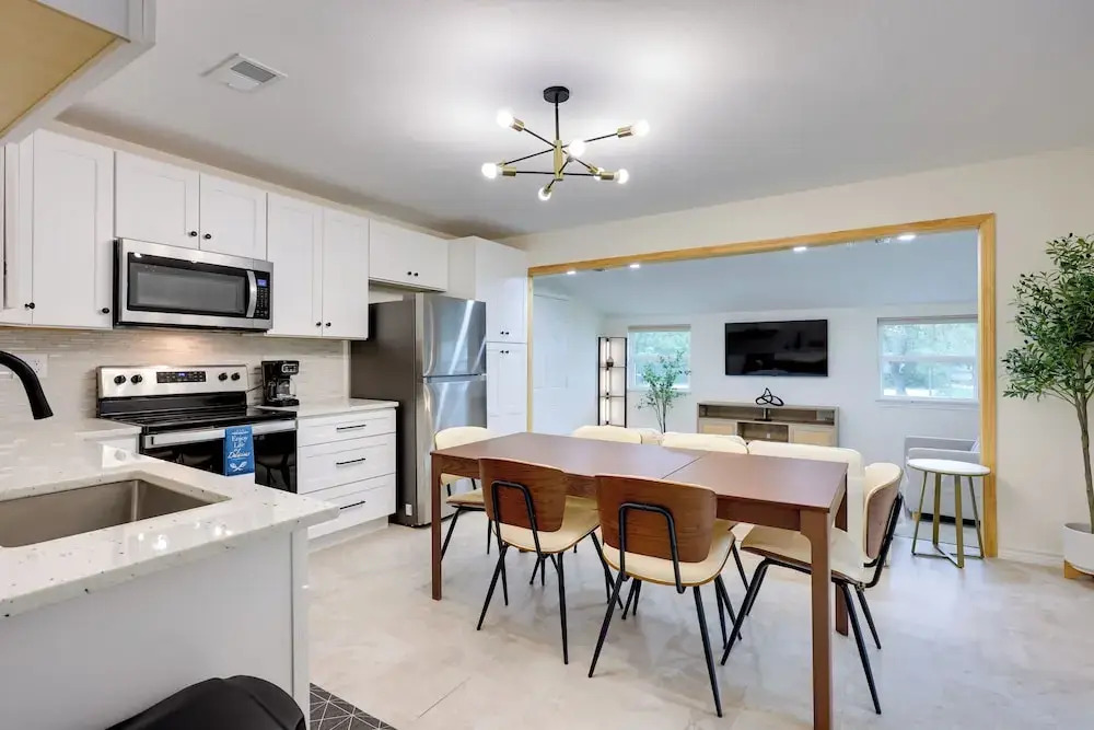 2 Mi to Canyon Lake: Cottage w/ Fire Pit & Grill