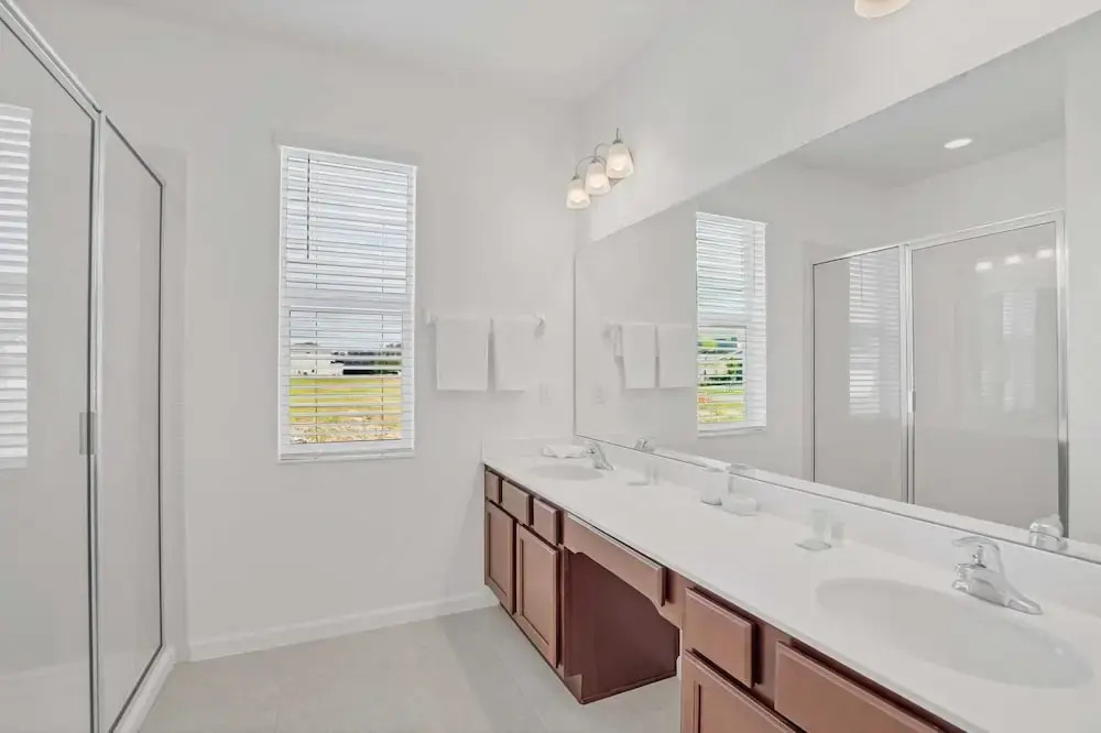 Upstay: Resort Villa w Pool & Cinema Near Disney