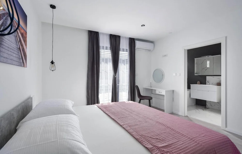 Beautiful Home in Split With 4 Bedrooms, Wifi and Outdoor Swimming Pool