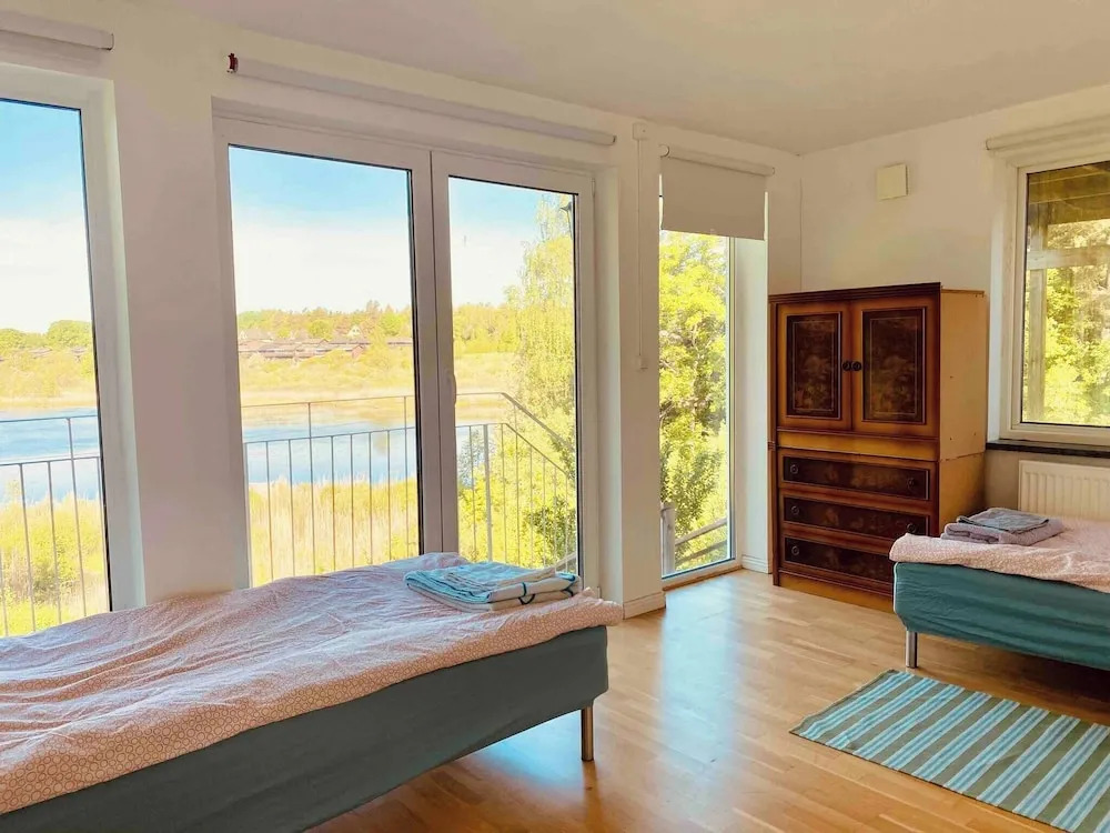 Bjurvik's Villa - Flat 1 - Business Customers Only