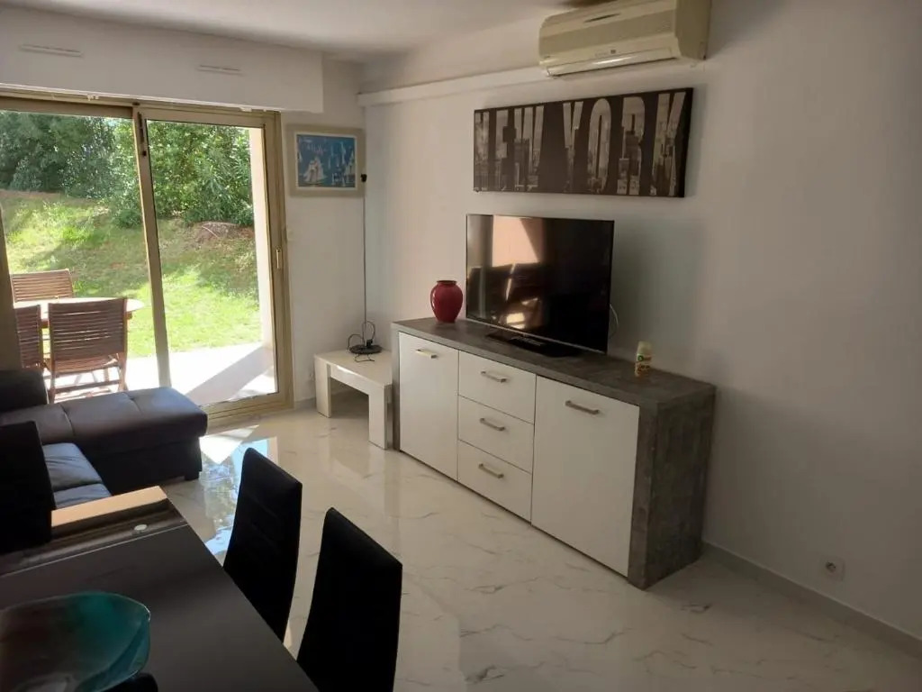 T3 A/C Côte d'Azur, Piscine, Plage à 350m, WIFI