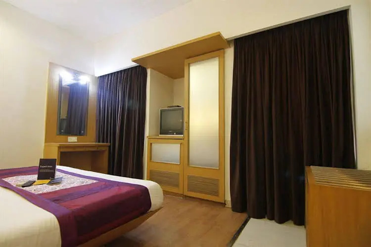 FabHotel FC Road