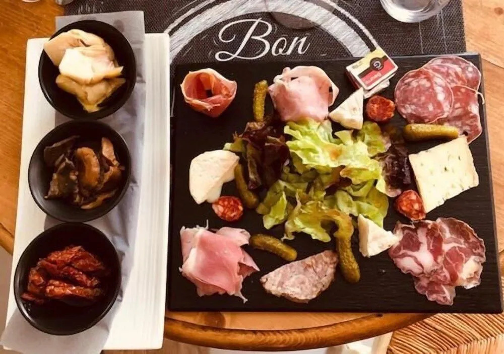 Auberge de lAbbaye Cruis
