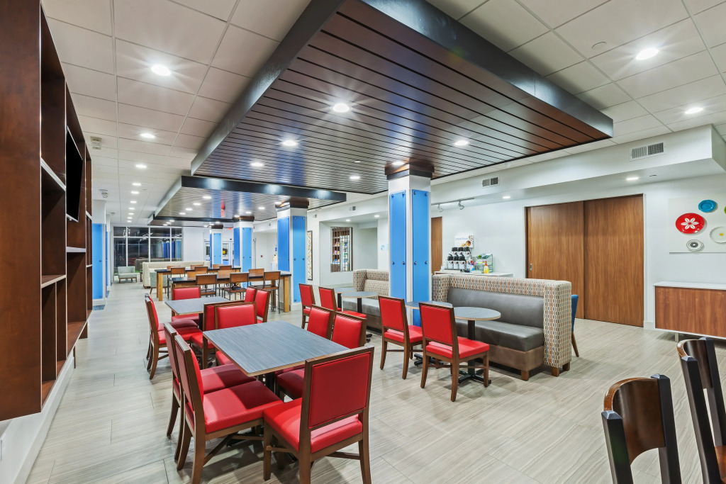 Holiday Inn Express & Suites - Coffeyville by IHG
