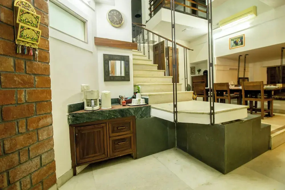 Opulent Antique 3br Villa in Gurugram