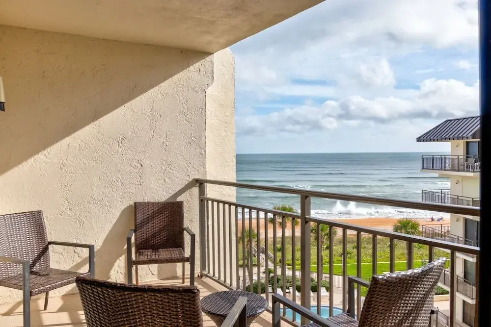Sunny Ormond Beach SOB Condo, Pool, No Drive Beach