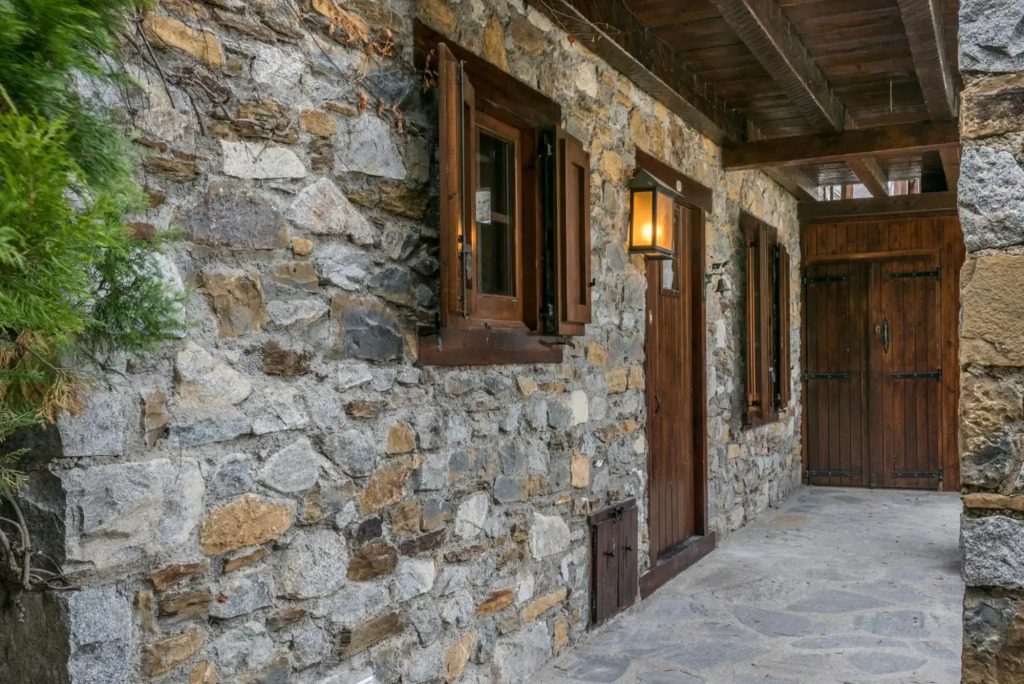 Casa Es Pletieus by Totiaran