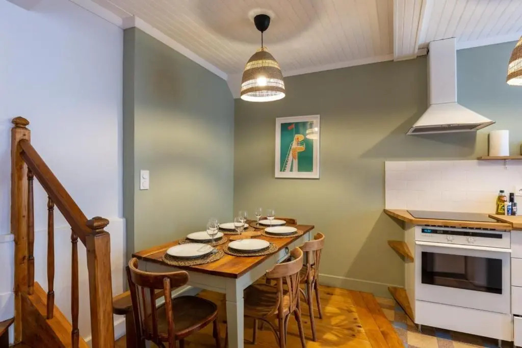 The house next door - 6 people - 3 bedrooms - 2 bathrooms