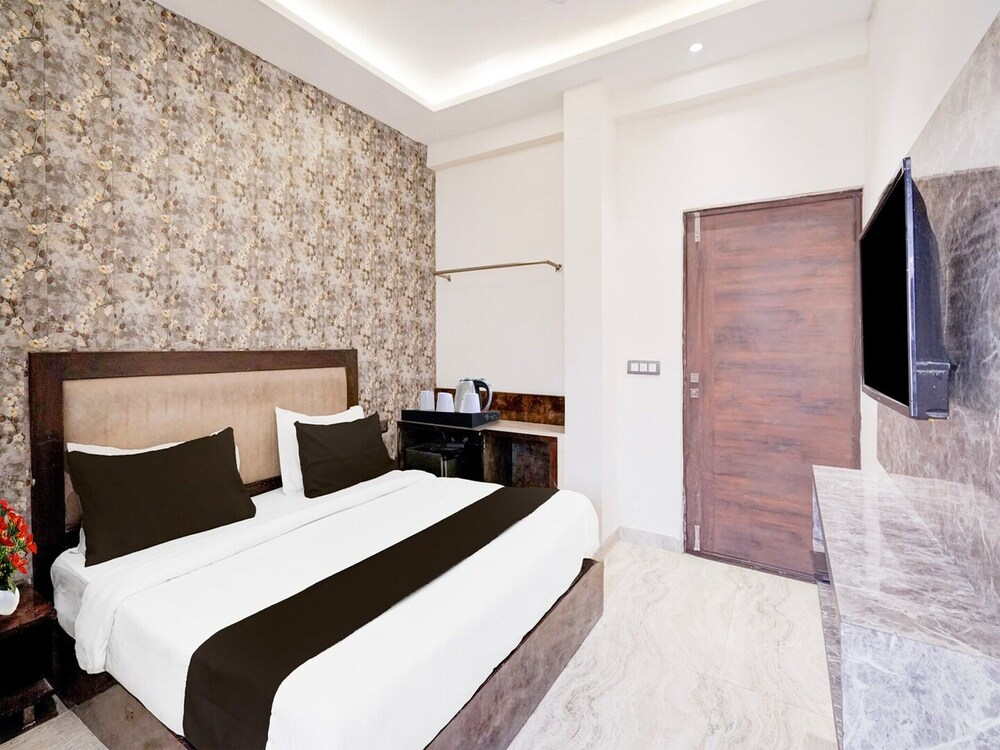 Collection O Sector 108 Noida