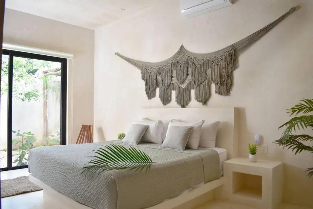 Chic-Modern Apt w/Pool, Garden, Parking & 3 Bikes