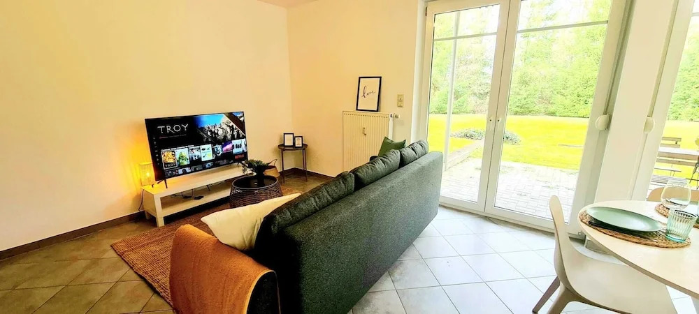 New 1 Bedroom Flat with Balcony & Garden