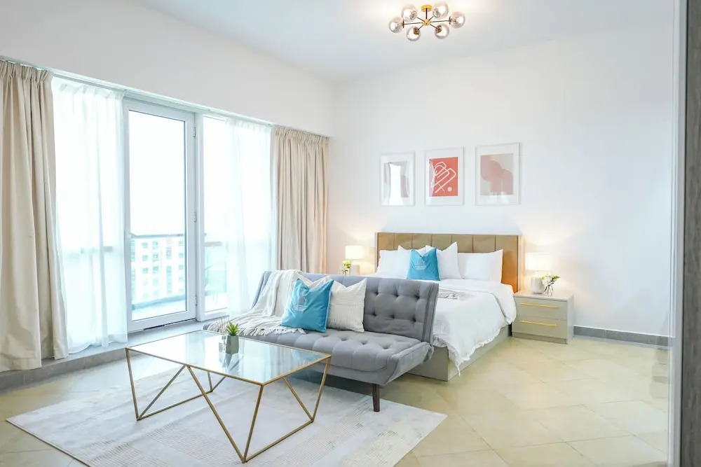 Yogi - Serene Romance in a Stylish Studio with City Views