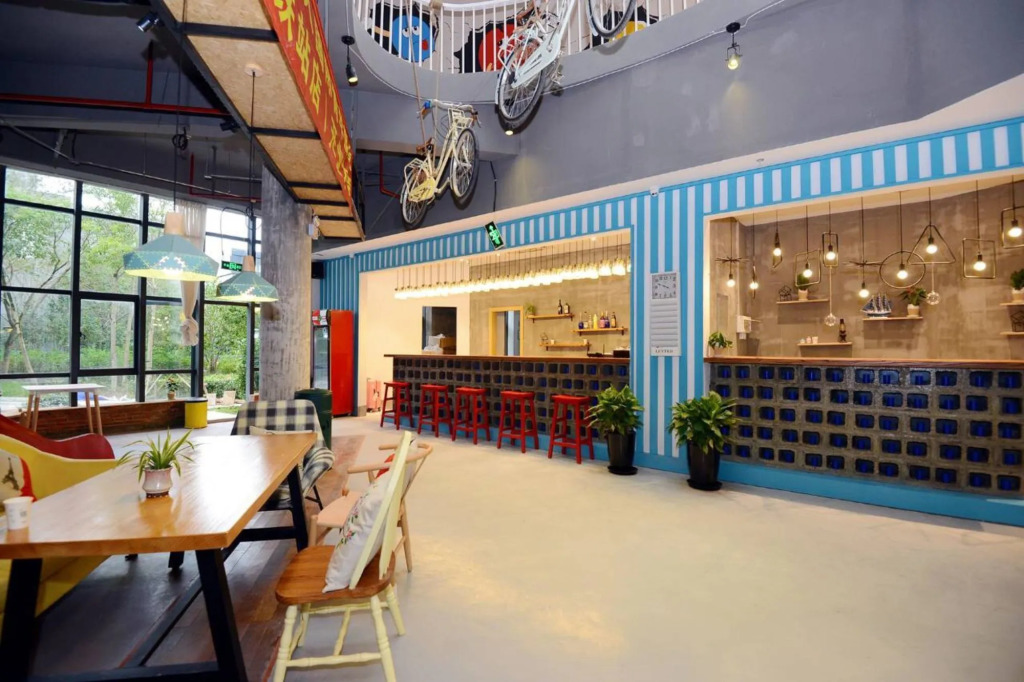 J Trip Youth Hostel