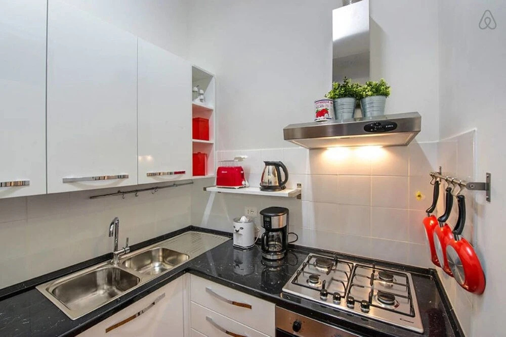Large and Elegant 3 bed Flat in Central Location!