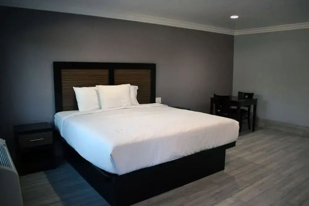 Willow Tree Inn & Suites
