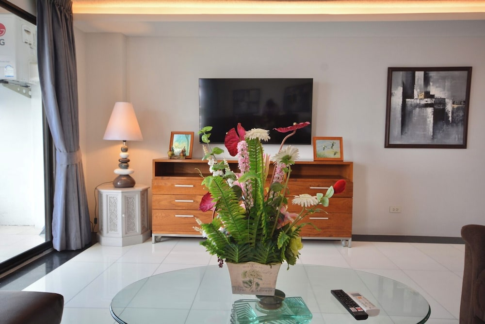 One-bedroom Sea-view Condo, 17th Floor Angket, Jomtien