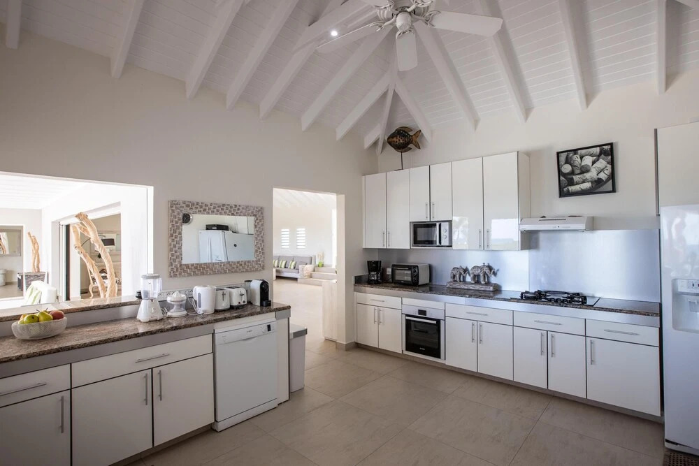 Walk to the Beach! Fabulous Villa With Huge Heated Pool, AC, Free Wifi, Ideal for Groups