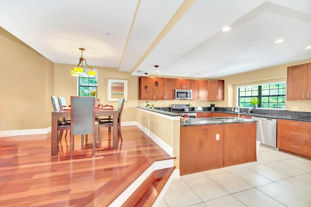4BR Townhome in Damai Resort With Netflix