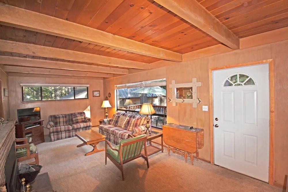 Balsam House - Walk to Lake & Private Beach Area