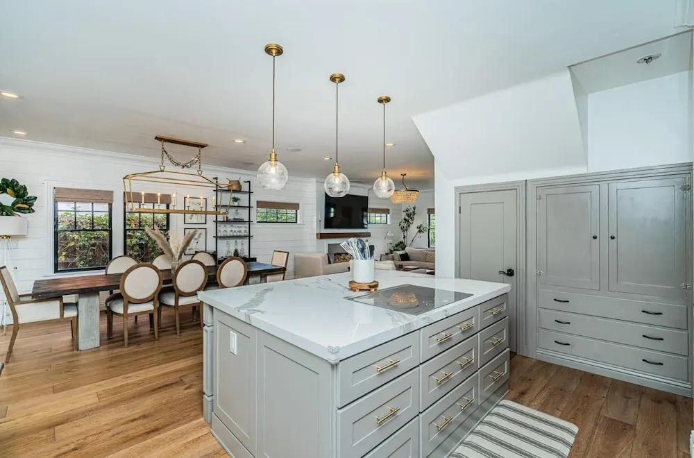 Spacious 5 BR Near Heart of South Park