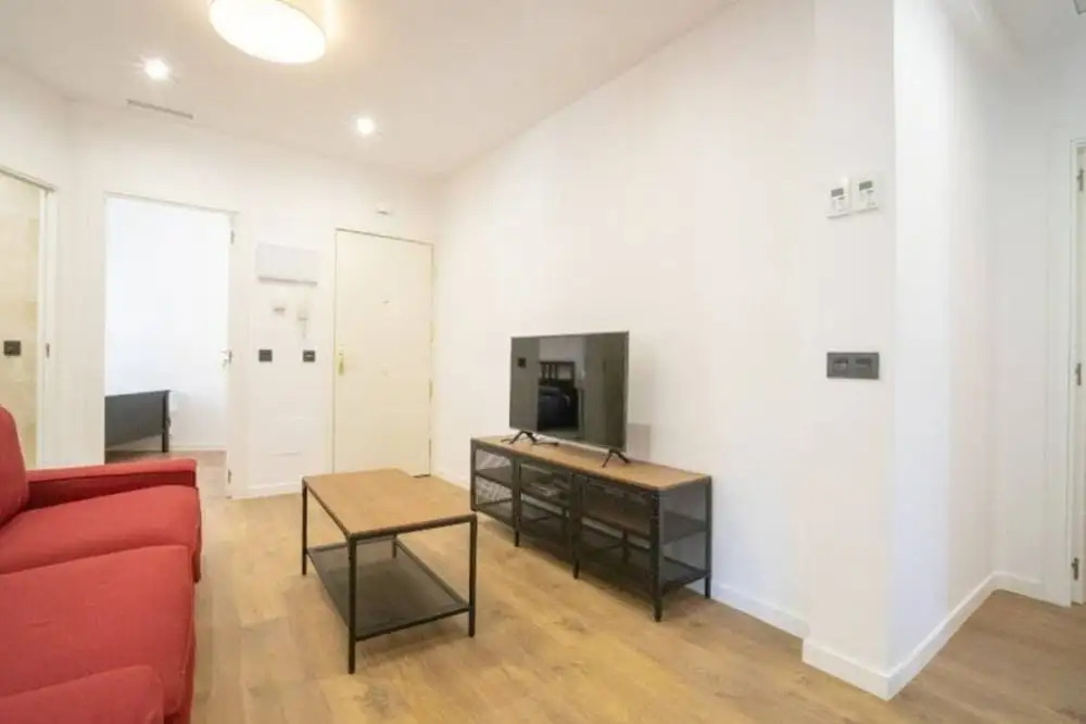 Spacious Double Room in an Apartment With a Private Balcony, in Madrid