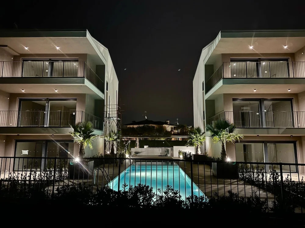 Lagolux in Sirmione With 2 Bedrooms and 2 Bathrooms