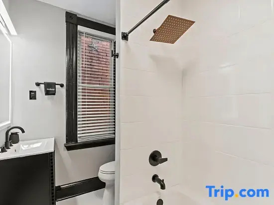 Luxury, Historic 4Bd Rowhouse in the Heart of DC!