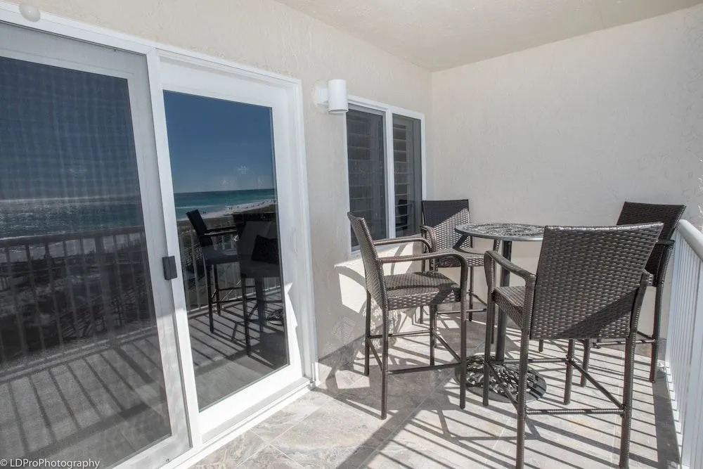 Holiday Surf & Racquet 402 2 Bedroom Condo by RedAwning