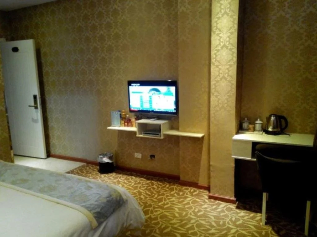 Qujing Ruixin Business Hotel