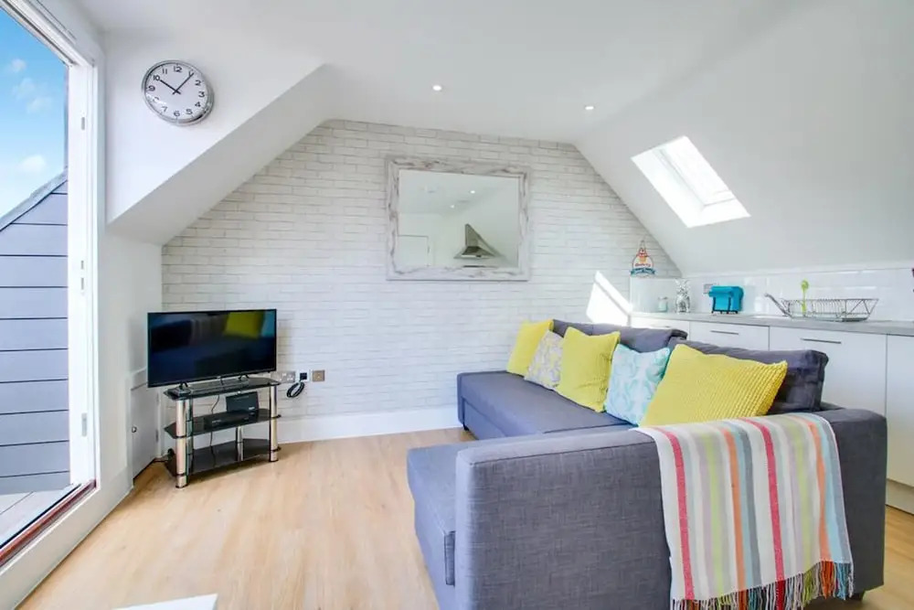 12A Cathedral Walk