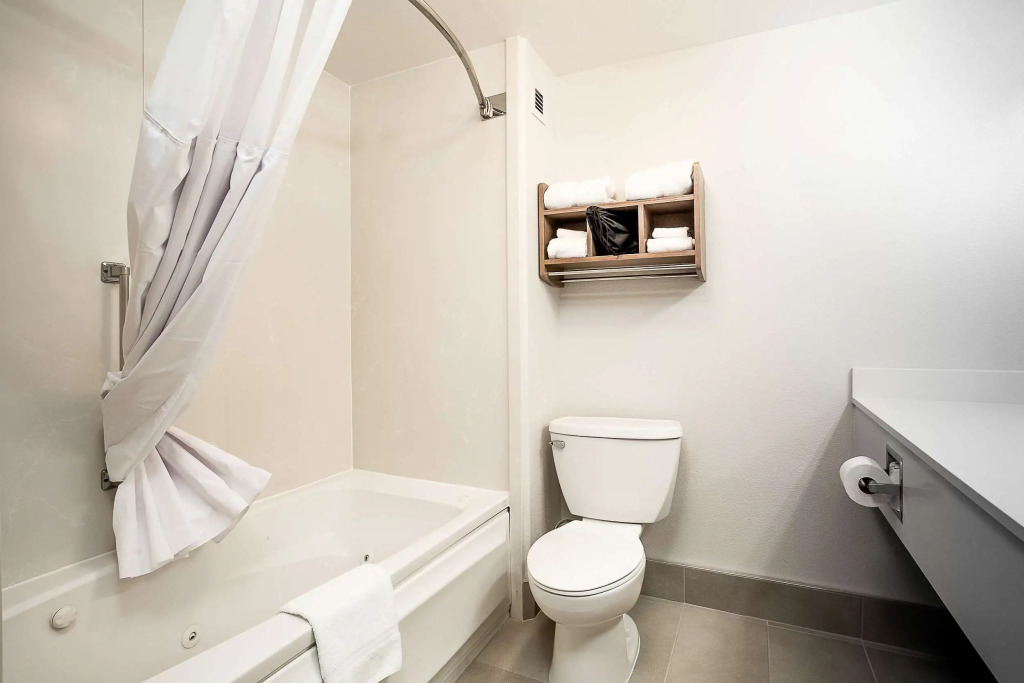 Hawthorn Suites by Wyndham-Oakland/Alameda