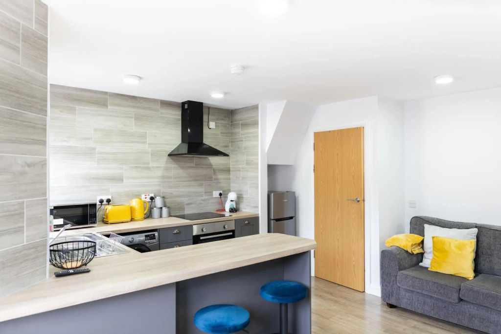 Lovely 2 Bedroom Apartment Near City Centre