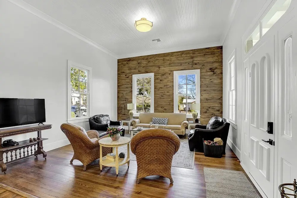 New! Luxurious Home 1blk to Main W/wine Cellar