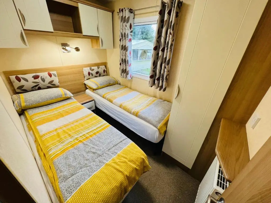 Luxury 2 Bedroom Caravan LG13, Shanklin, Isle of Wight