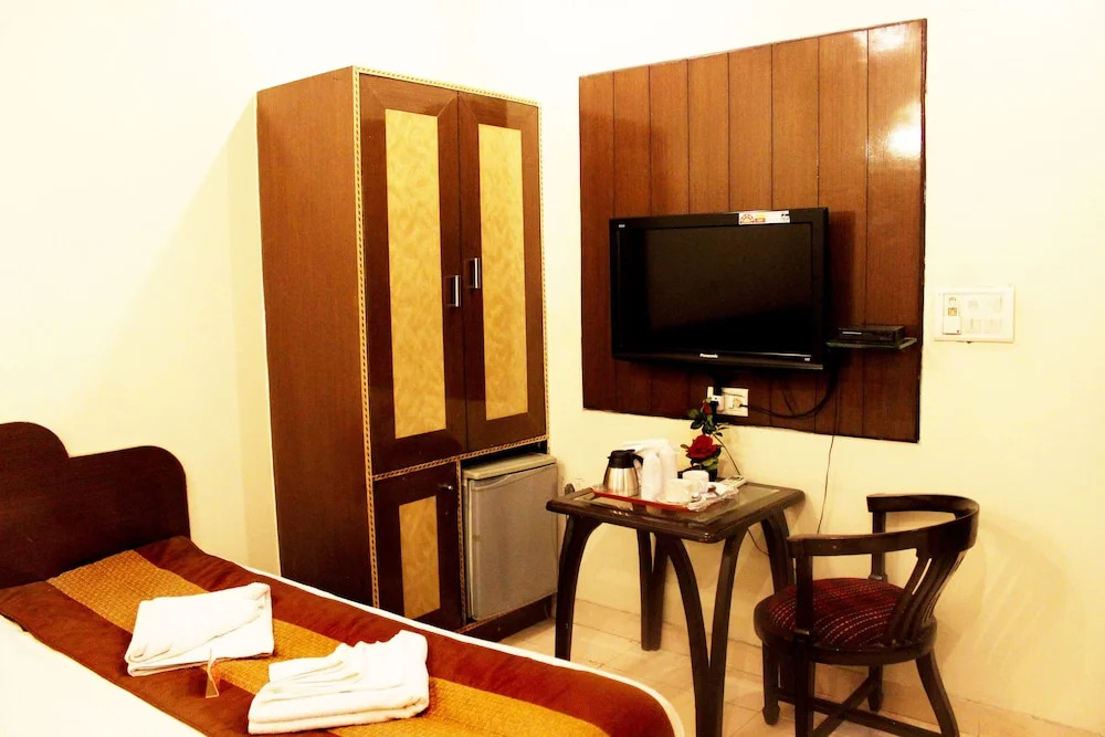 OYO 528 Hotel Neptune Residency