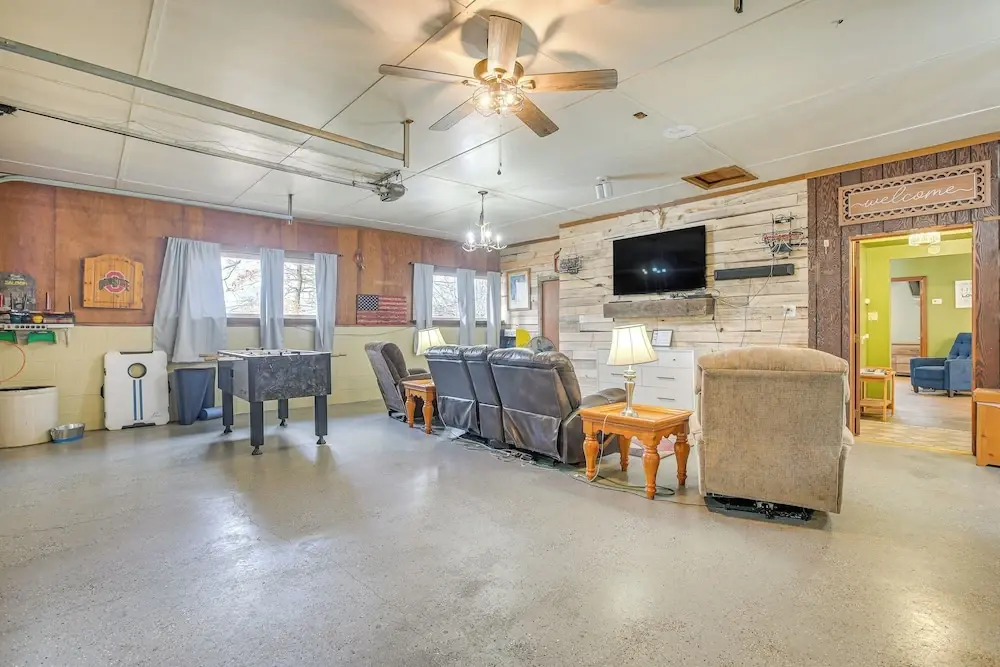 Quaint Zanesville Home w/ Game Room & Yard!