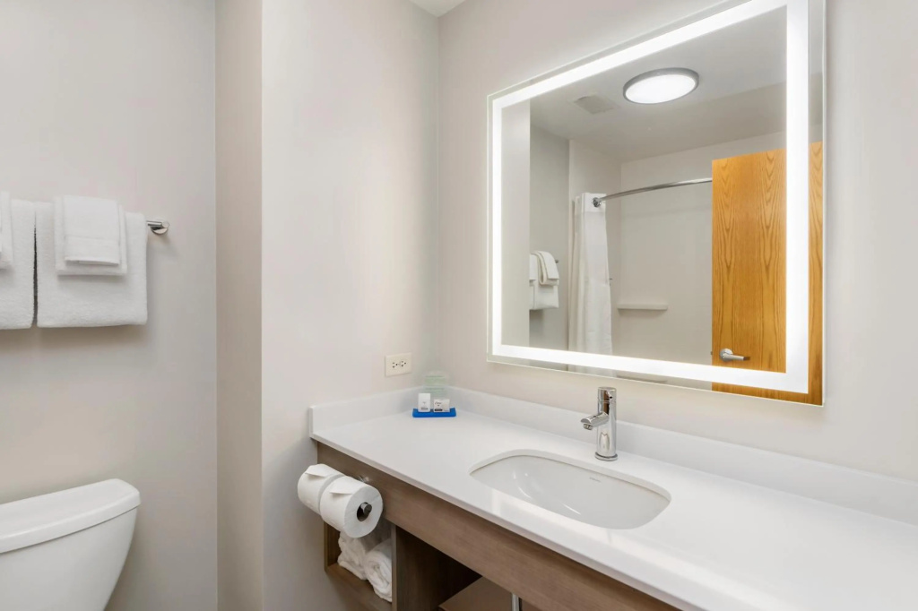 Holiday Inn Express Hotel & Suites Peru - Lasalle Area by IHG