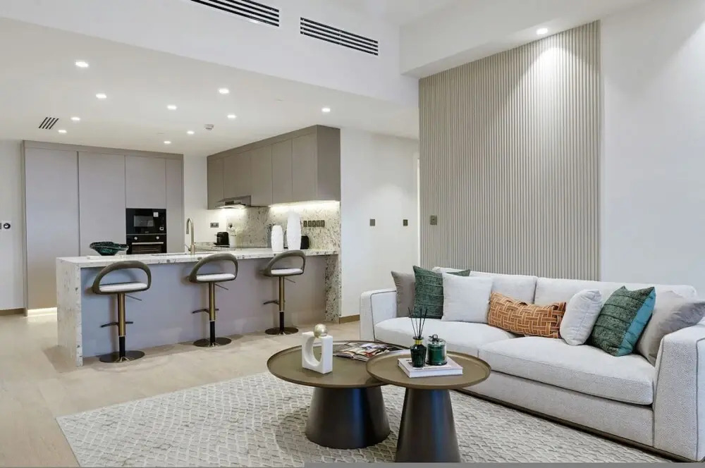Waterfront 3BR Apt Direct Access to Nakheel Mall