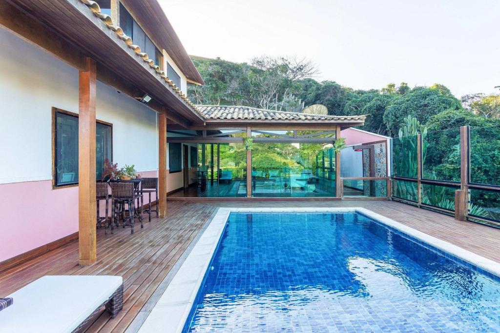Casa De Alto Padrão A 400 Metros Da Praia Brava