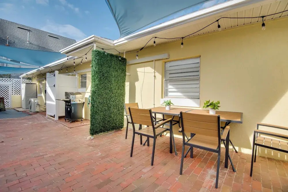 Walk to Beach: Dog-friendly Gem in Cocoa Beach!