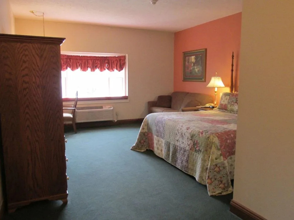 Inn at Amish Door