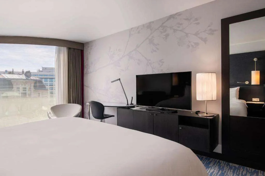 Renaissance Paris Nobel Tour Eiffel Hotel