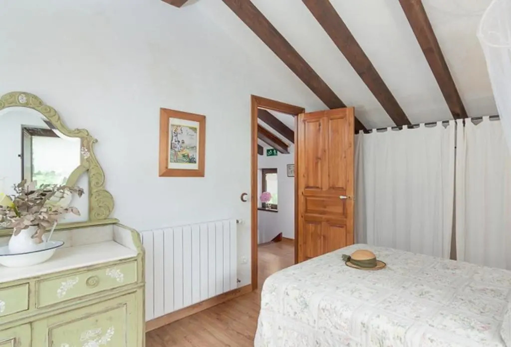 House with 3 bedrooms in Cantabria with wonderful lake view enclosed garden and WiFi 11 km from the beach