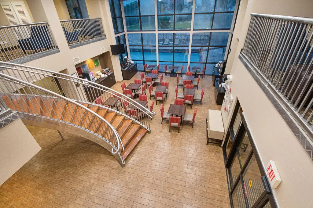 Comfort Suites Beachside