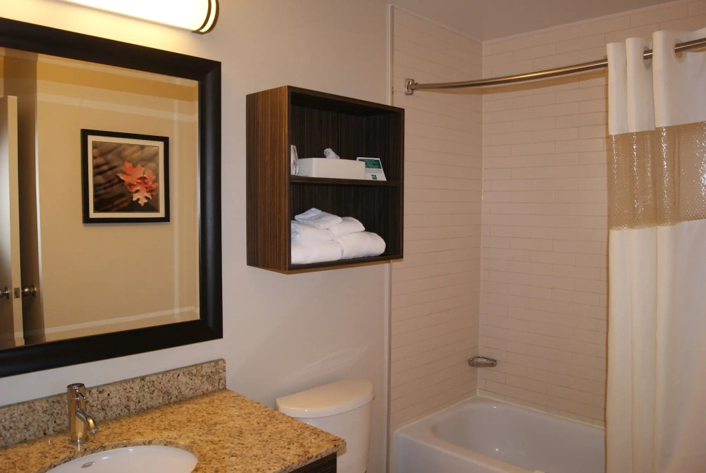 Quality Inn & Suites PE Trudeau Airport