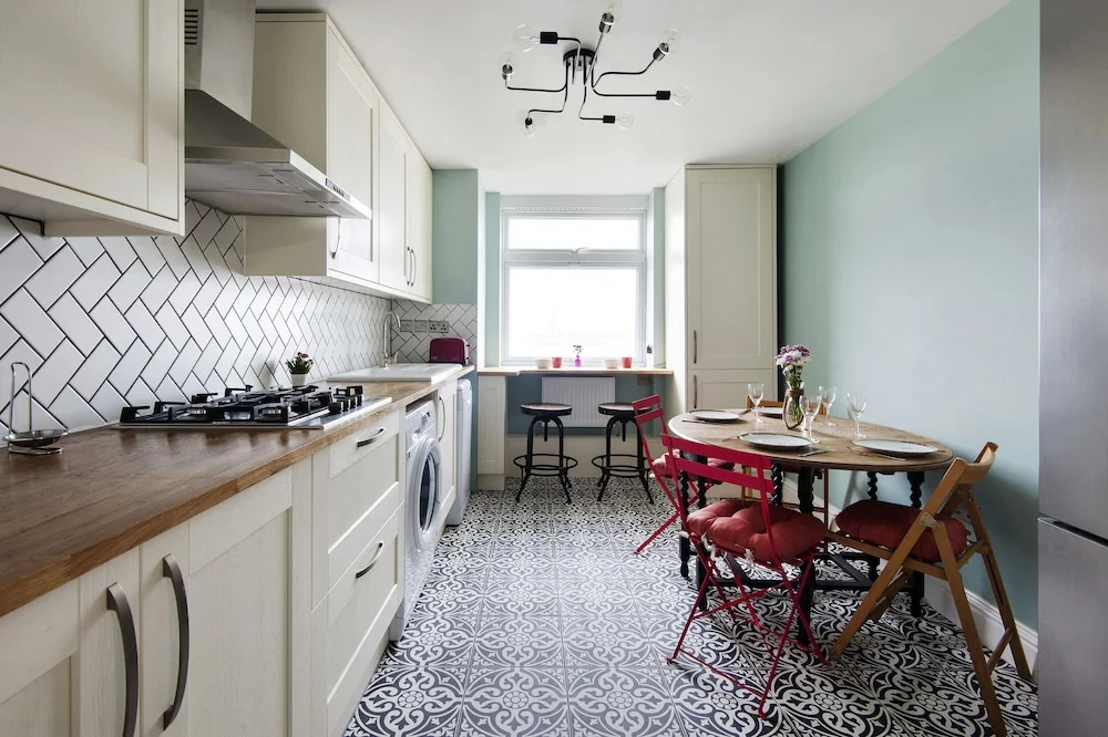 Scenic Shepherds Bush Home by Westfield London